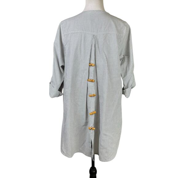 Koch Gray White Stripe Oversized Back Toggle V-neck 3/4 Sleeve Button Up Top - Picture 3 of 12